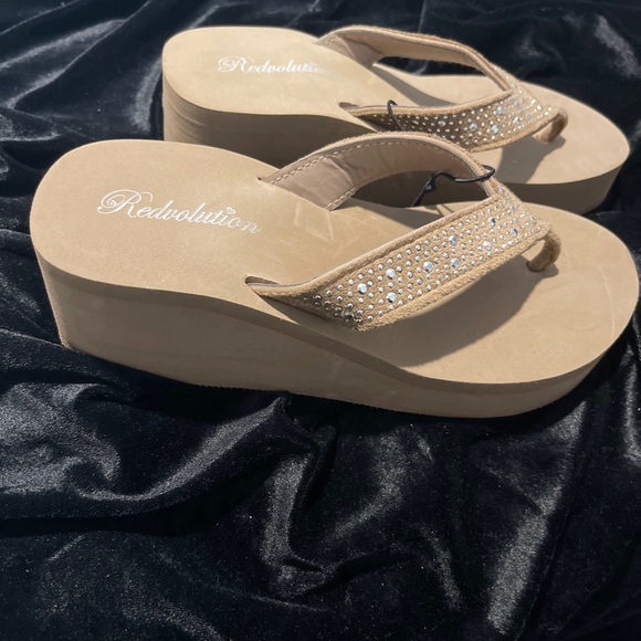 NWOT Redvolution Women’s Size 6 Tan Platform FlipFlops - Picture 4 of 8